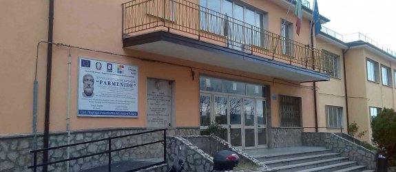liceo-parmenide-vallodellalucania[1]